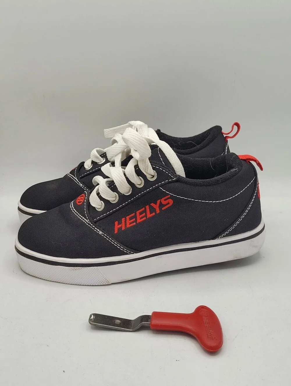 Heelys Skater Shoes Size 1 In Youth